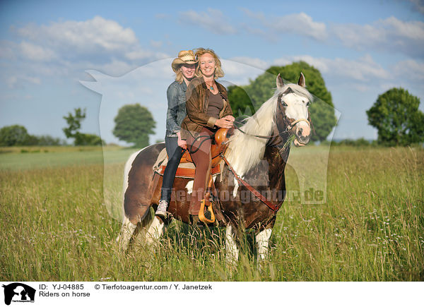 2 Reiter auf einem Pferd / Riders on horse / YJ-04885