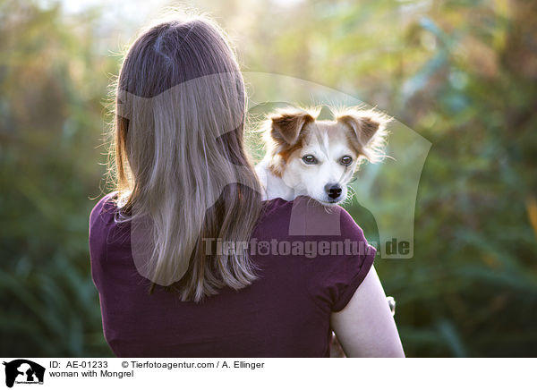 Frau mit Mischling / woman with Mongrel / AE-01233