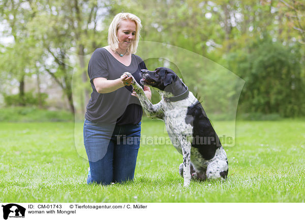 Frau mit Mischling / woman with Mongrel / CM-01743