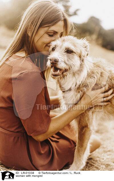 Frau mit Mischling / woman with mongrel / LR-01038