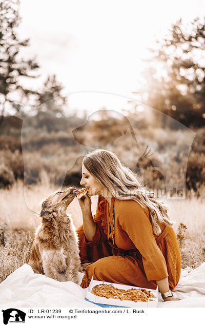 Frau mit Mischling / woman with mongrel / LR-01239