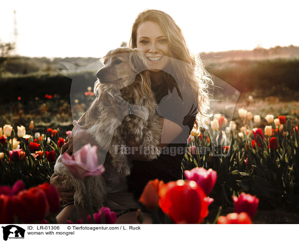 Frau mit Mischling / woman with mongrel / LR-01306