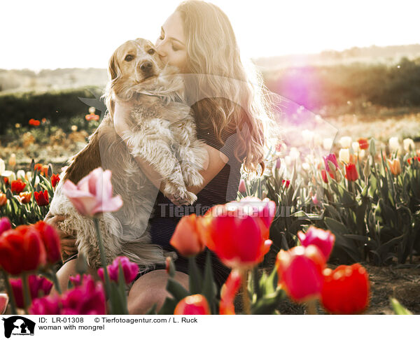 Frau mit Mischling / woman with mongrel / LR-01308