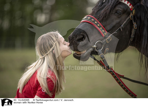 Frau mit Noriker / woman with Noriker Horse / VJ-02085