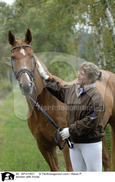 Frau mit Oldenburger / woman with horse / AP-01851