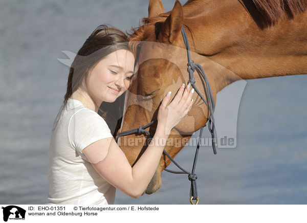 Frau und Oldenburger / woman and Oldenburg Horse / EHO-01351
