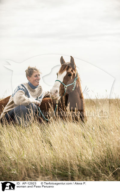 Frau und Paso Peruano / woman and Paso Peruano / AP-12923