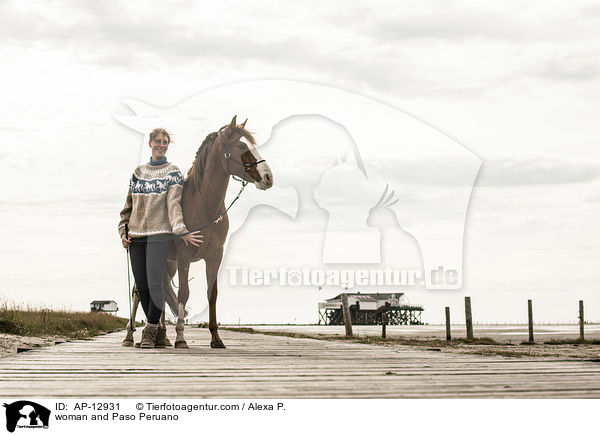 Frau und Paso Peruano / woman and Paso Peruano / AP-12931