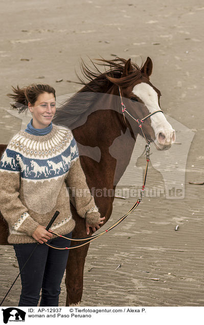 Frau und Paso Peruano / woman and Paso Peruano / AP-12937