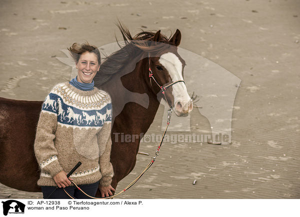 Frau und Paso Peruano / woman and Paso Peruano / AP-12938