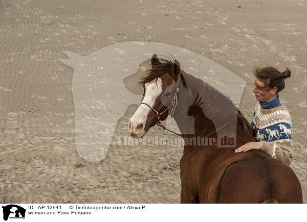 Frau und Paso Peruano / woman and Paso Peruano / AP-12941