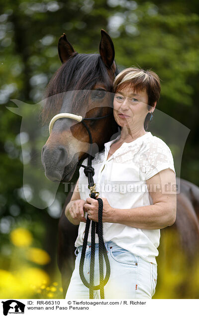 Frau und Paso Peruano / woman and Paso Peruano / RR-66310