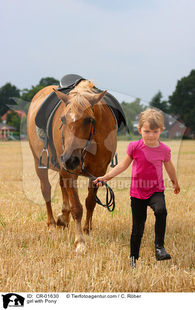 Mdchen fhrt Pony / girl with Pony / CR-01630