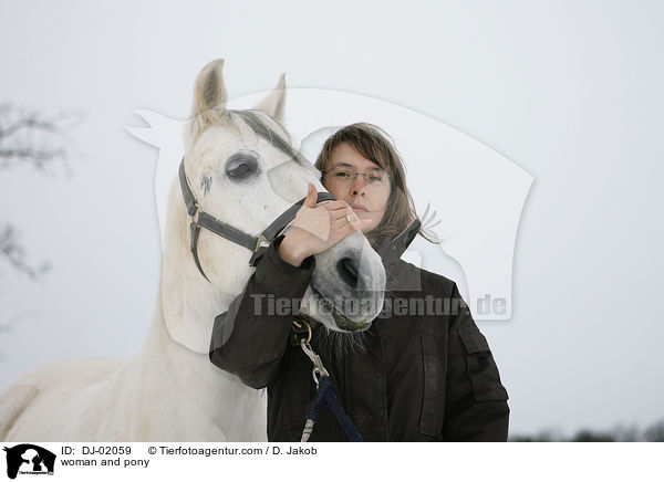 woman and pony / DJ-02059