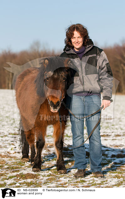 woman and pony / NS-02899