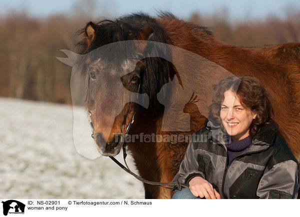 woman and pony / NS-02901