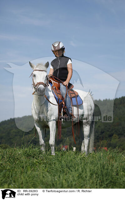 child with pony / RR-39283