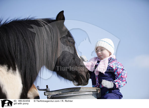 Mdchen mit Pony / girl with pony / RR-50459