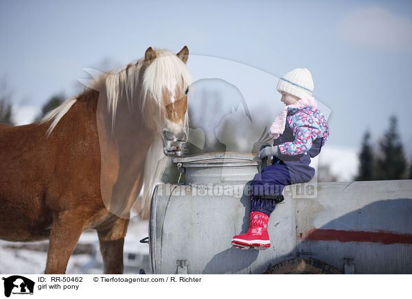 Kind mit Pony / girl with pony / RR-50462