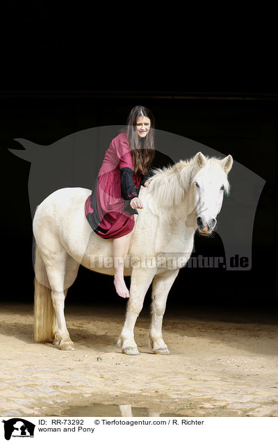 Frau und Pony / woman and Pony / RR-73292