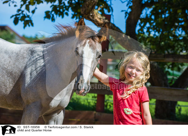 Kind und Quarter Horse / child and Quarter Horse / SST-16958