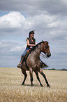 western riding horsewoman