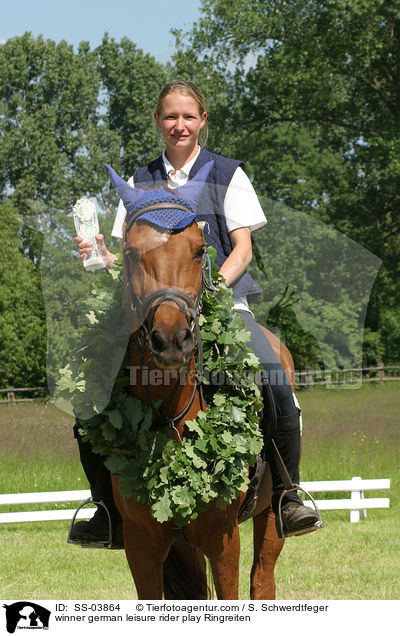 Siegerin des Reiterspieles: Ringreiten / winner german leisure rider play Ringreiten / SS-03864