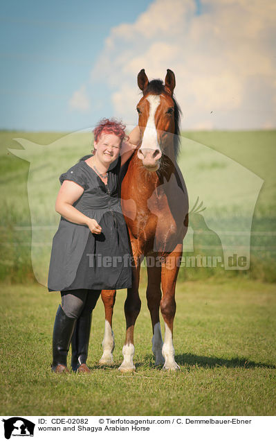 Frau und Shagya Araber / woman and Shagya Arabian Horse / CDE-02082