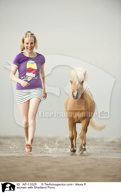 Frau mit Shetland Pony / woman with Shetland Pony / AP-11025