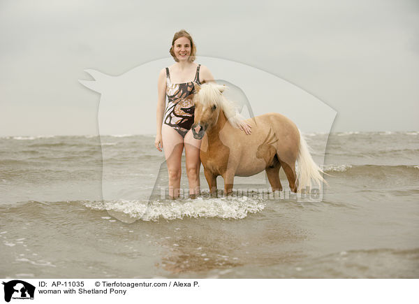 Frau mit Shetland Pony / woman with Shetland Pony / AP-11035