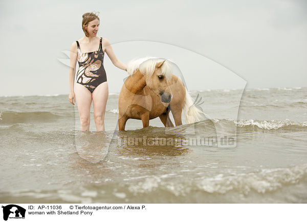 Frau mit Shetland Pony / woman with Shetland Pony / AP-11036