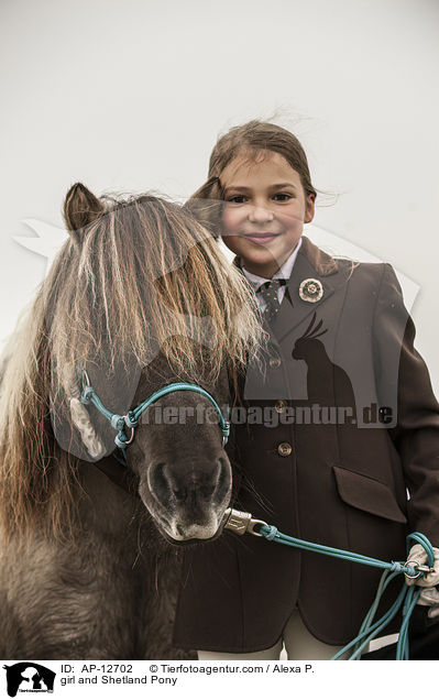 Mdchen und Shetland Pony / girl and Shetland Pony / AP-12702