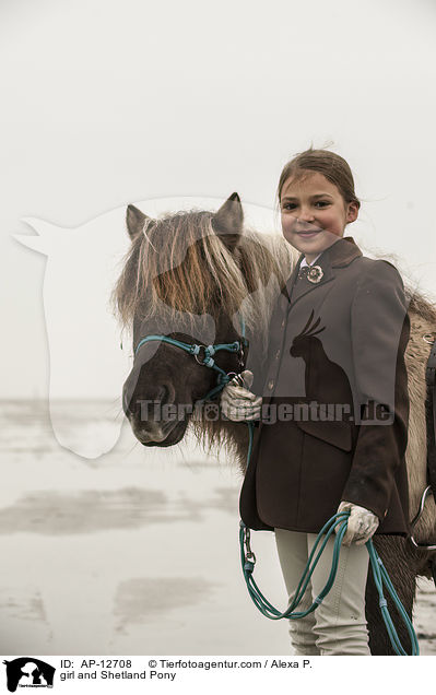 Mdchen und Shetland Pony / girl and Shetland Pony / AP-12708