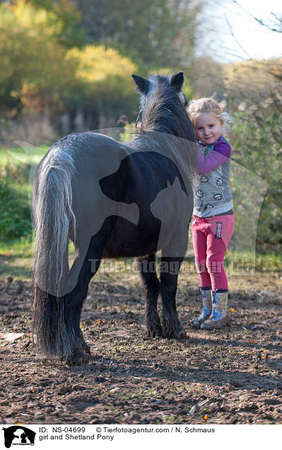 Mdchen und Shetland Pony / girl and Shetland Pony / NS-04699