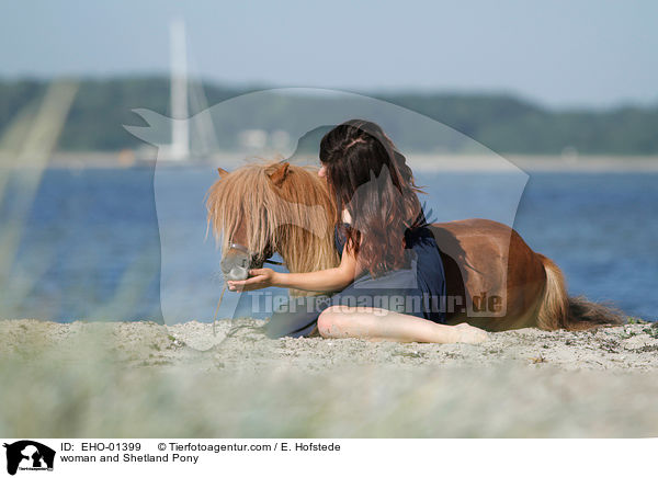 Frau und Shetland Pony / woman and Shetland Pony / EHO-01399