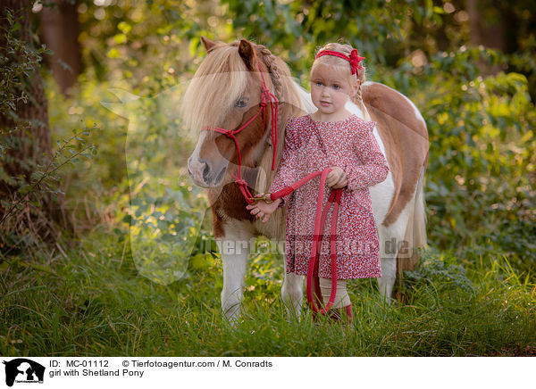 Mdchen mit Shetlandpony / girl with Shetland Pony / MC-01112