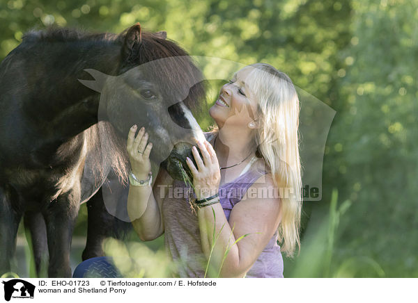 Frau und Shetlandpony / woman and Shetland Pony / EHO-01723