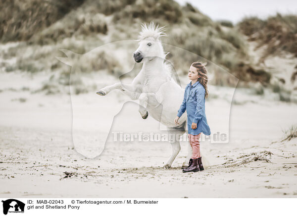 Mdchen und Shetland Pony / girl and Shetland Pony / MAB-02043