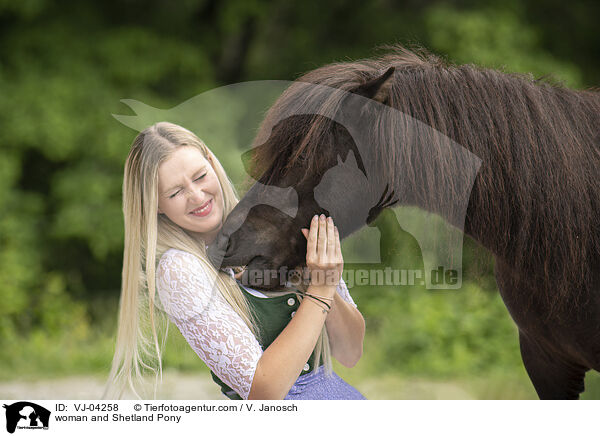 Frau und Shetland Pony / woman and Shetland Pony / VJ-04258