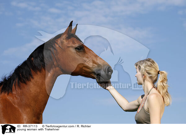 junge Frau mit Trakehner / young woman with Trakehner / RR-37113