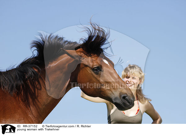 junge Frau mit Trakehner / young woman with Trakehner / RR-37152