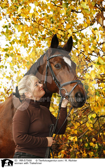 woman with Trakehner / RR-57568