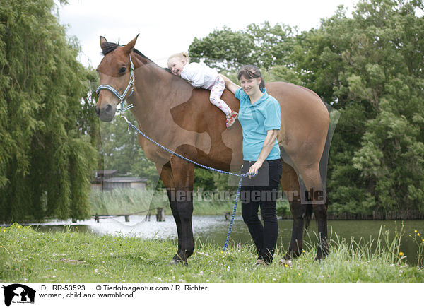 Frau, Kind und Warmblut / woman, child and warmblood / RR-53523