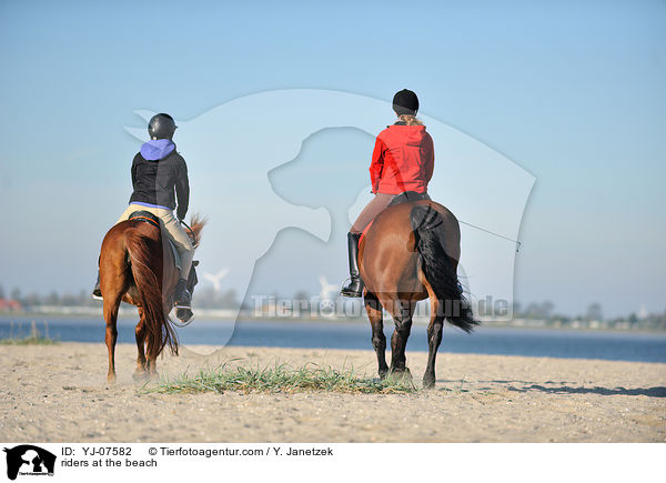 Reiter am Strand / riders at the beach / YJ-07582