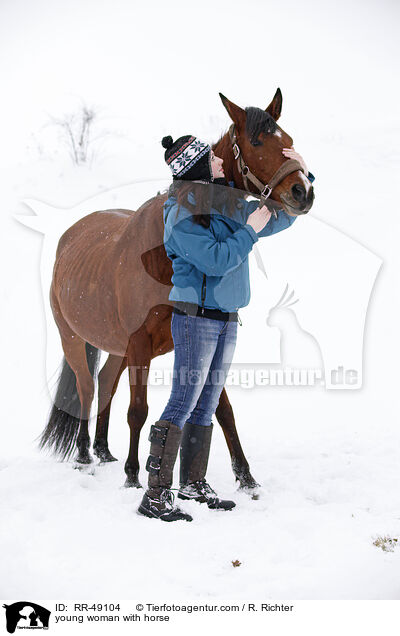 junge Frau mit Pferd / young woman with horse / RR-49104