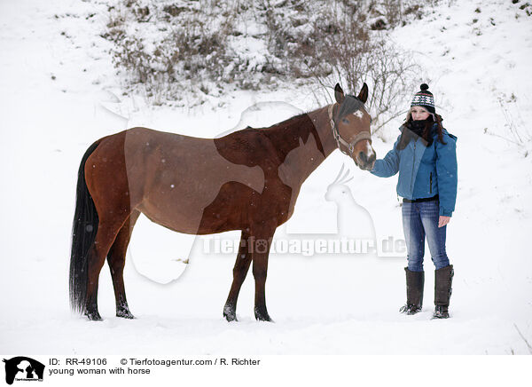 junge Frau mit Pferd / young woman with horse / RR-49106