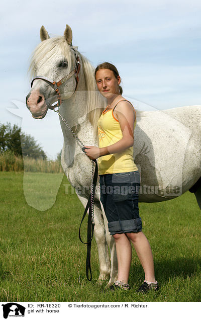 Mdchen mit Pferd / girl with horse / RR-16320