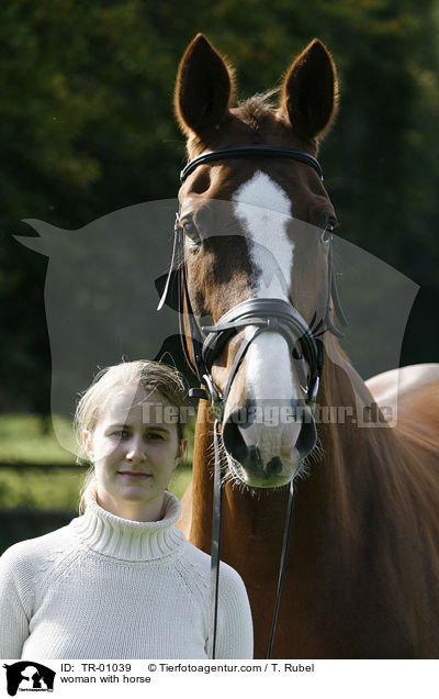 Frau mit Pferd / woman with horse / TR-01039