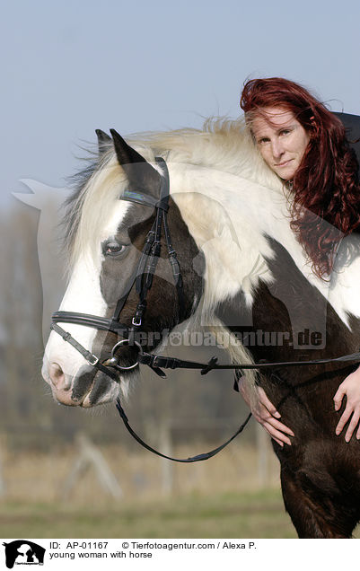 junge Frau mit Irish Tinker / young woman with horse / AP-01167