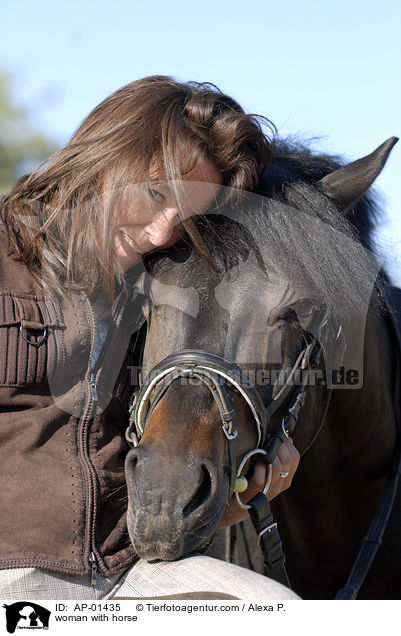 junge Frau mit Pferd / woman with horse / AP-01435